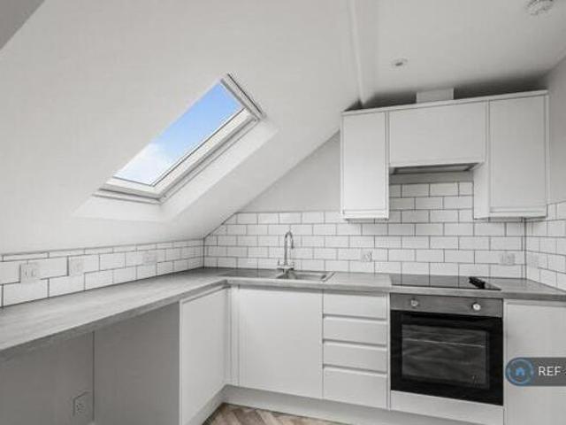 House for rent in Follaton, Strode