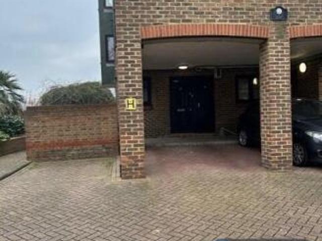 Flat for rent in Cat Hill