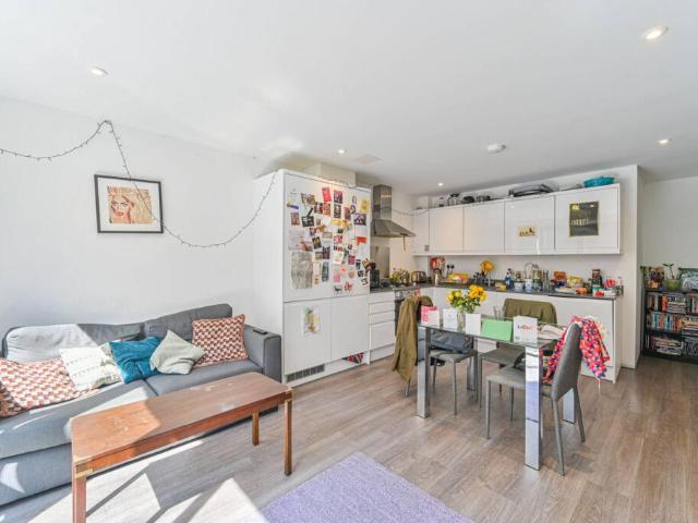 Flat for rent in Woolwich