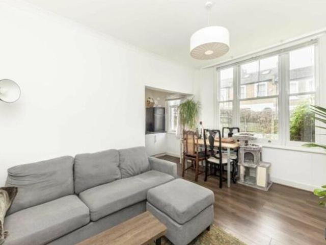 Flat for rent in Cat Hill