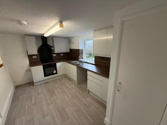 Flat for rent in Follaton, Strode