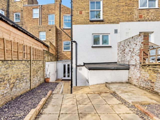 Flat for rent in Cat Hill