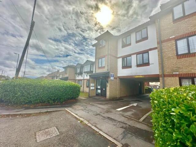 Flat for rent in Chilworth Old Village, Test Valley