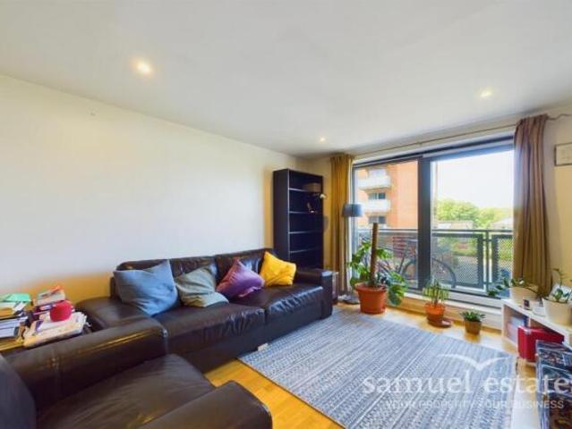 Flat for rent in Cat Hill