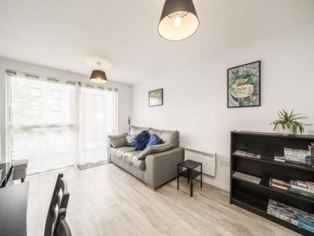 Flat for rent in Brentford End, Greater London