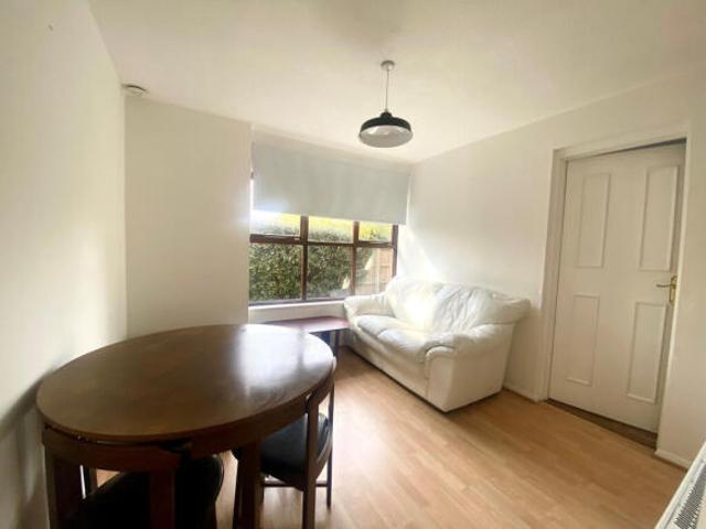 Flat for rent in Cat Hill