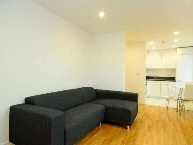 Flat for rent in London Borough of Wandsworth, Greater London