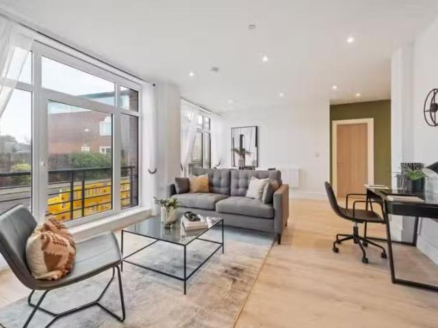 House for rent in Row Town, Surrey