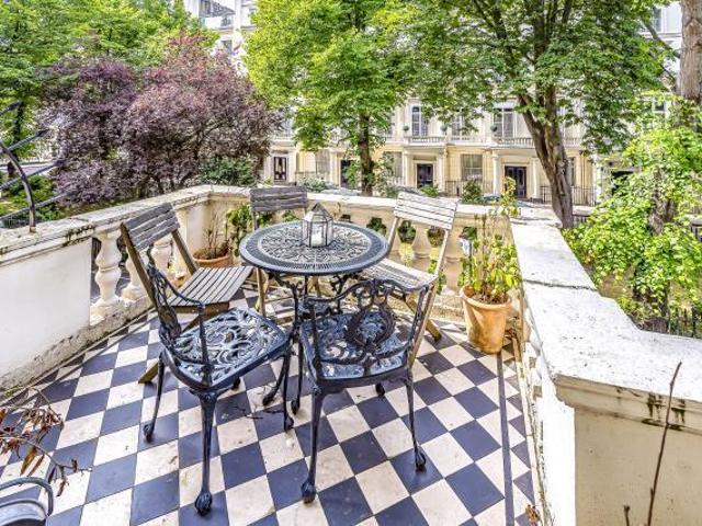 Flat for rent in Cat Hill, England