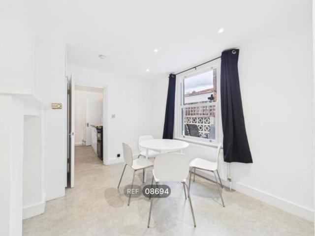 Flat for rent in Cat Hill