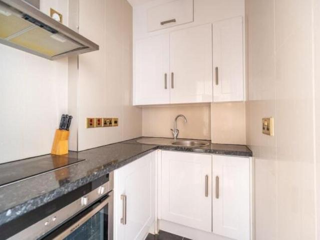 Flat for rent in Cat Hill