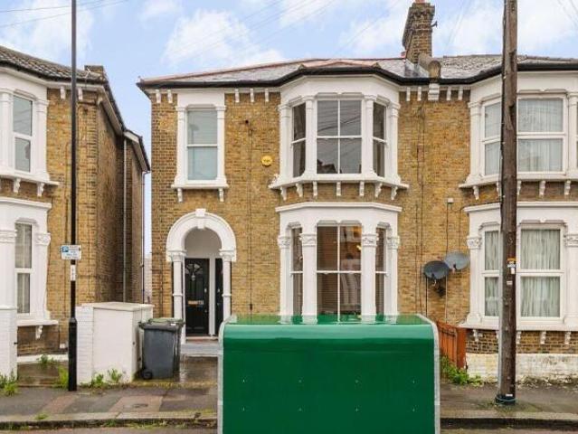 Flat for rent in Cat Hill