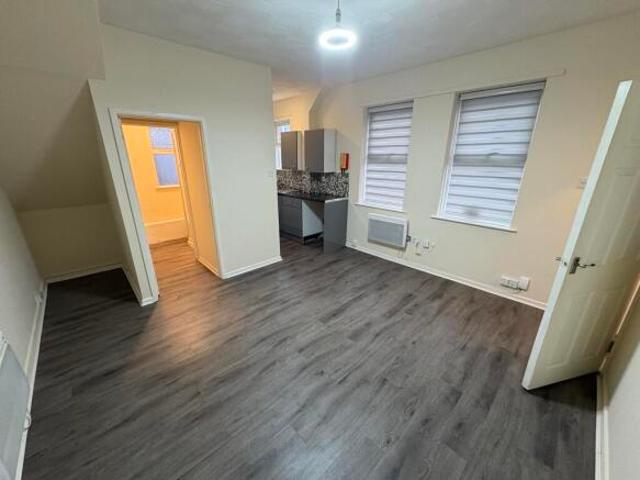 Flat for rent in Plasnewydd, Falcon Lodge