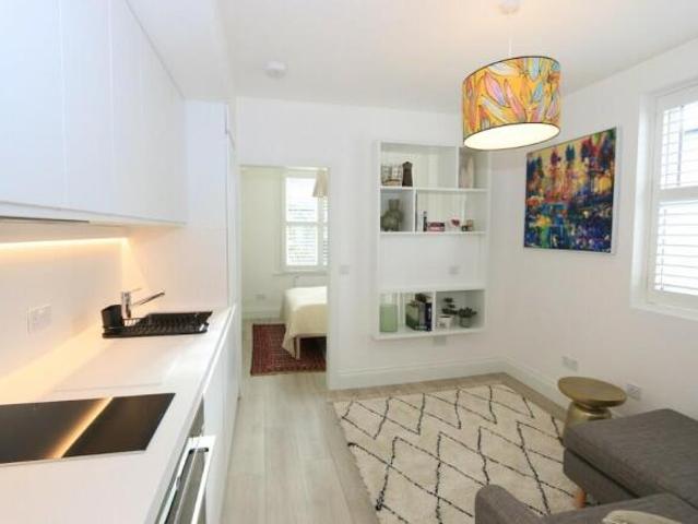 Flat for rent in Cat Hill
