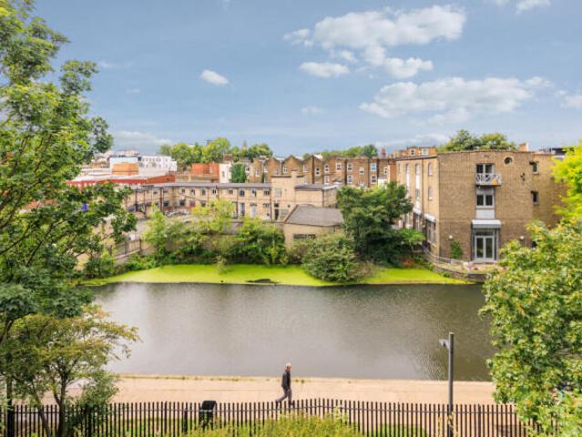 Flat for rent in Cat Hill