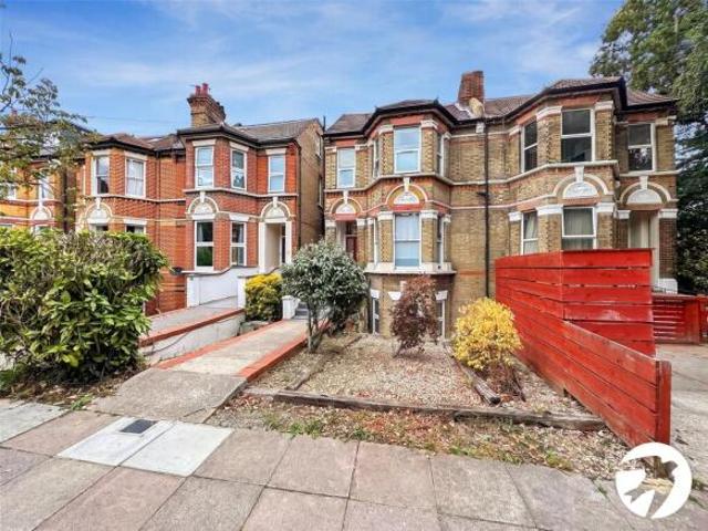 Flat for rent in Cat Hill, England