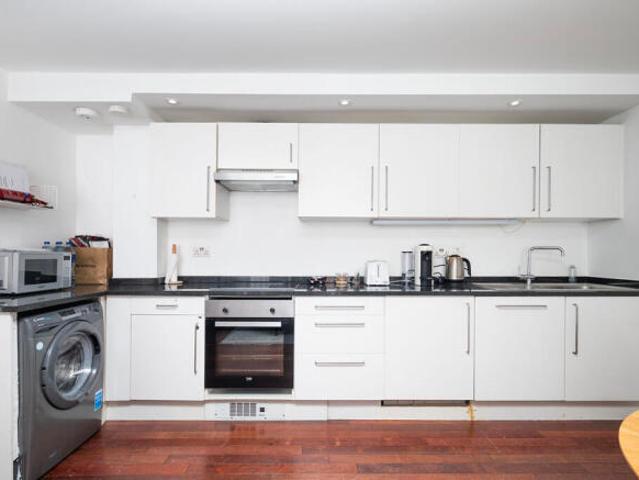Flat for rent in Cat Hill