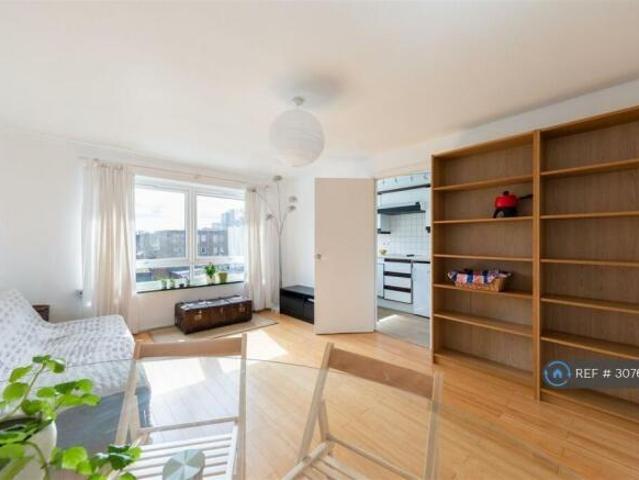 Flat for rent in Cat Hill, England