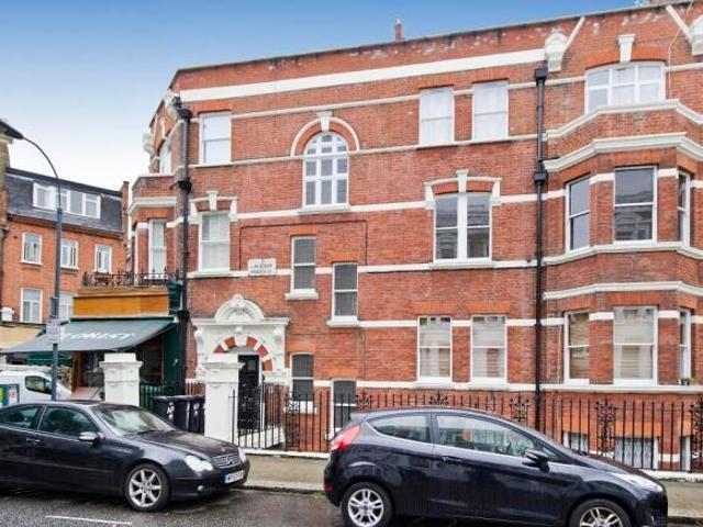 Flat for rent in Cat Hill, England