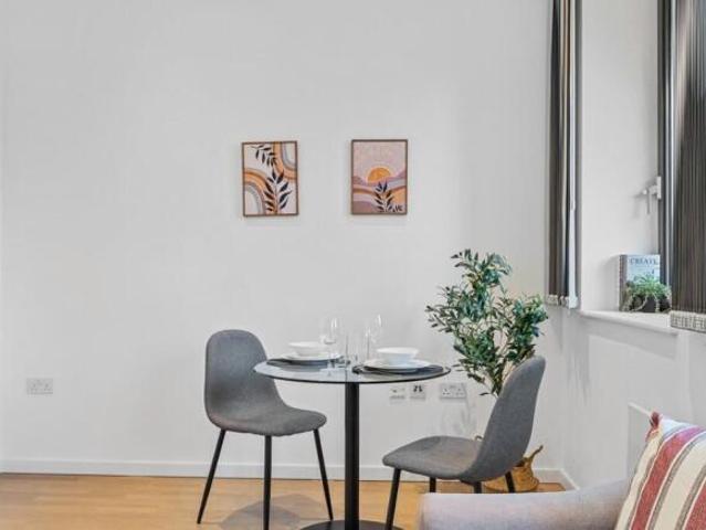 Flat for rent in Cat Hill
