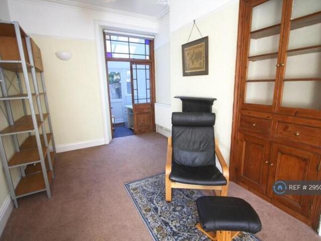 Flat for rent in Roath, Wales