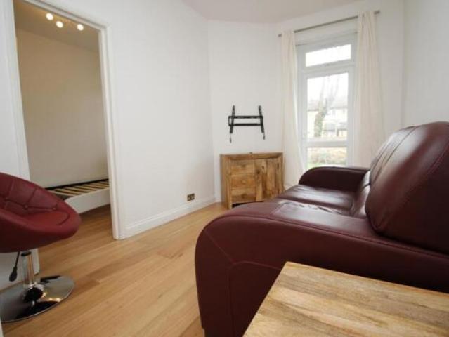 Flat for rent in Cat Hill