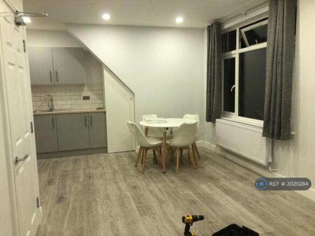 Flat for rent in Cat Hill