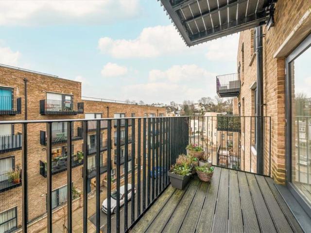 Flat for rent in Woolwich
