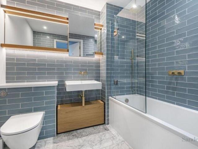 Flat for rent in Brentford End, Greater London