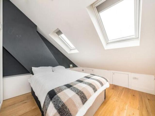 Flat for rent in Tooting Graveney, Greater London