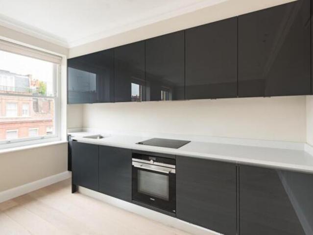 Flat for rent in South Kensington, Greater London