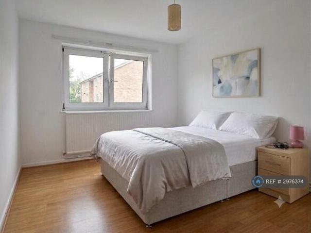 Flat for rent in Cat Hill