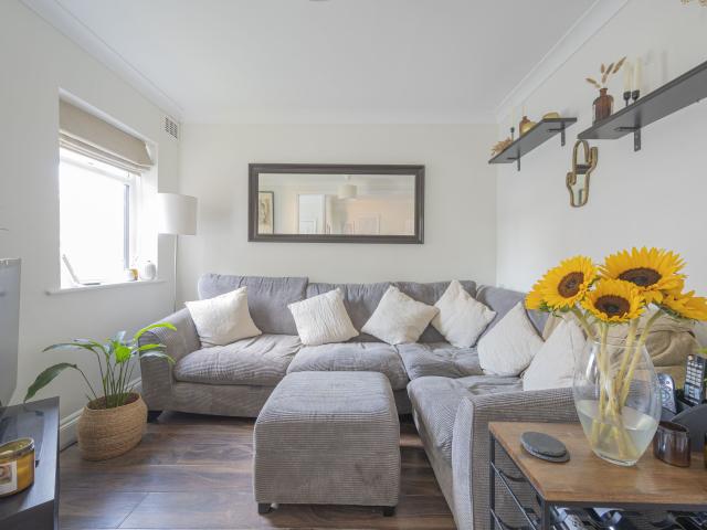 Apartment for rent in London Borough of Merton, Collier's Wood