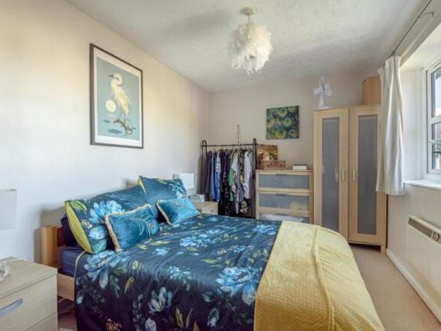 Flat for rent in Cat Hill