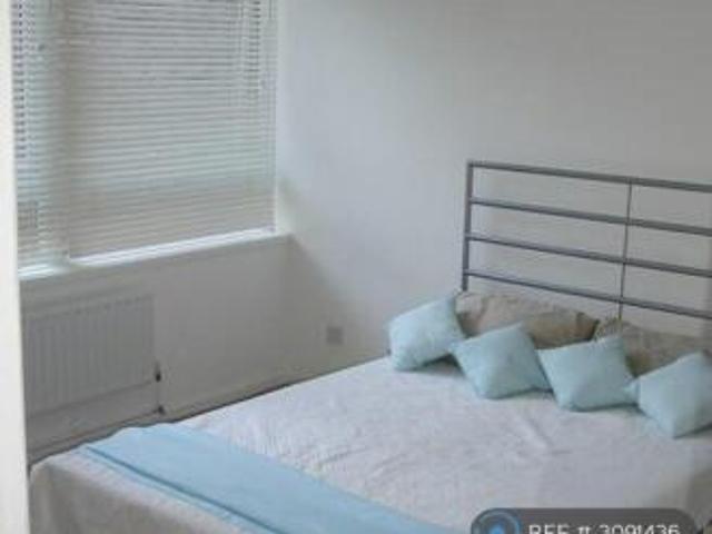 Flat for rent in Cat Hill, England