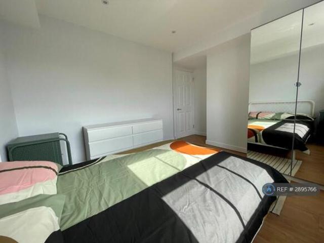 Flat for rent in Cat Hill