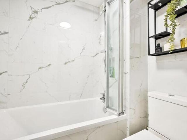 Flat for rent in Cat Hill