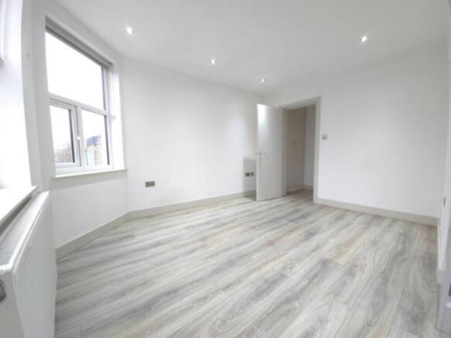 Flat for rent in Herne Hill, Greater London