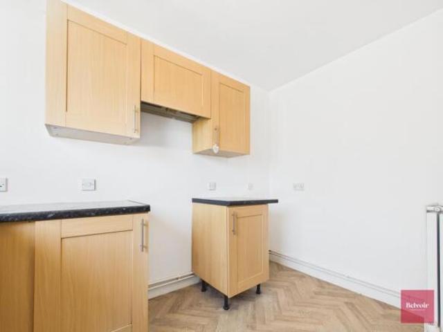 Flat for rent in Nangreaves, Wales