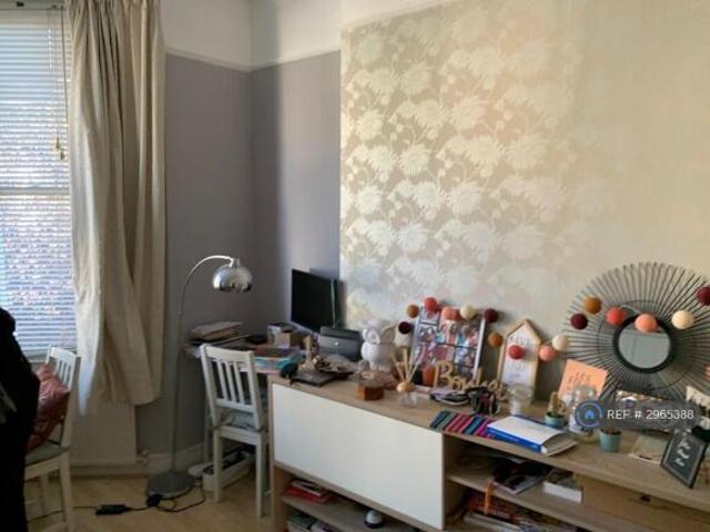 Flat for rent in Cat Hill