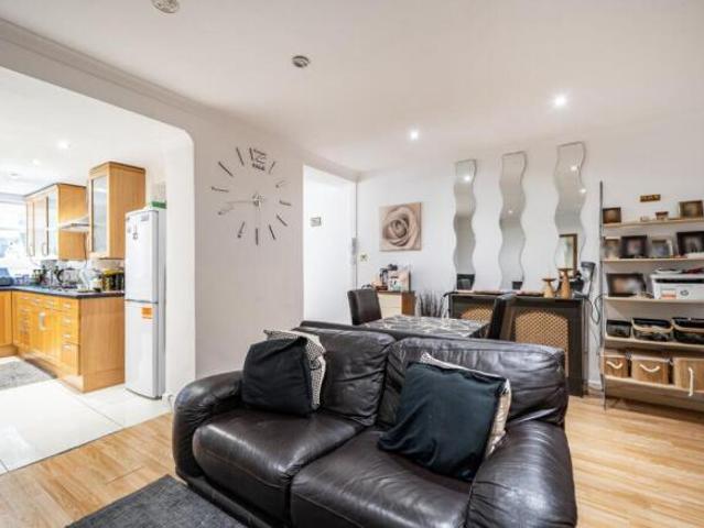 Flat for rent in Cat Hill