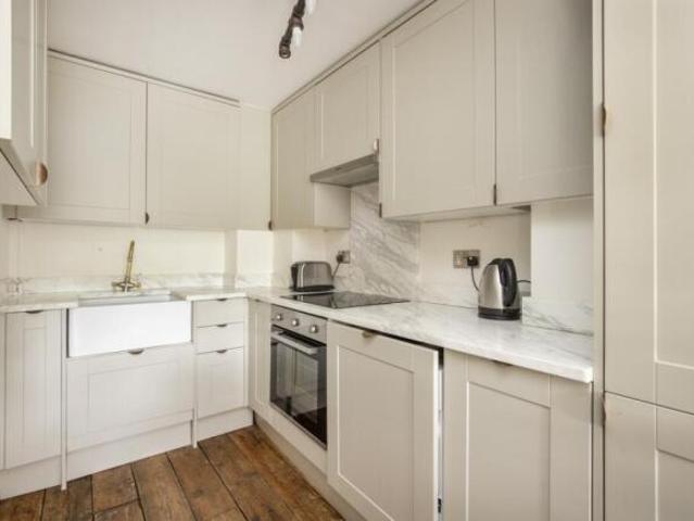 Flat for rent in Cat Hill, England