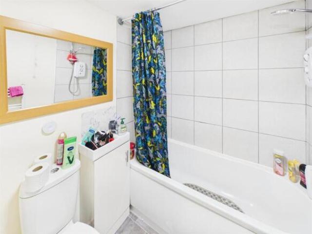 Flat for rent in Red Hill, Worcestershire