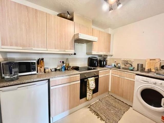 Flat for rent in Sydenham, Green Close