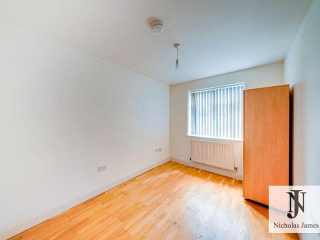 Flat for rent in Cat Hill