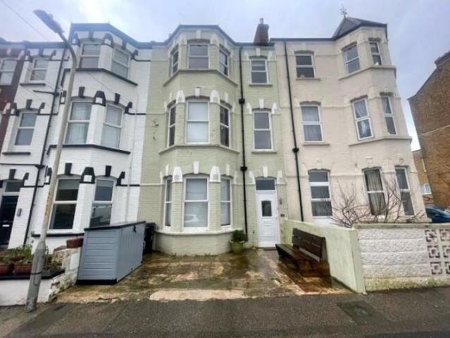Flat for rent in Westbrook, Acol