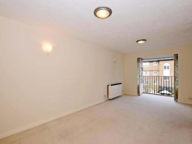 Flat for rent in Southfields, Greater London