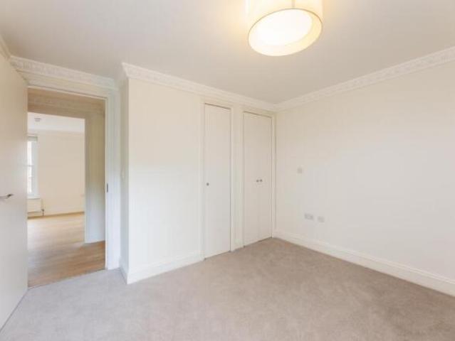 Flat for rent in Cat Hill