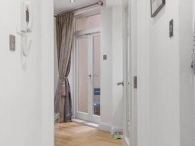 Flat for rent in Cat Hill