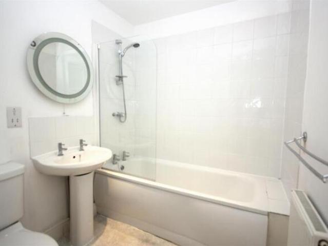Flat for rent in East Sheen, Greater London